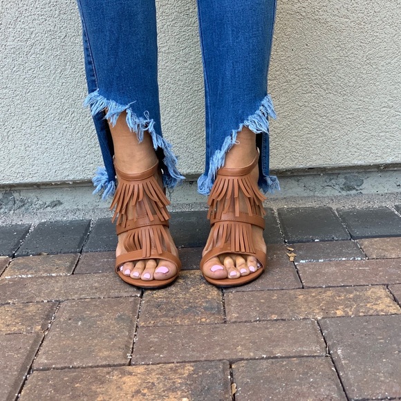 NIB Cognac Double Tassle Kitten Heel Sandals - Picture 5 of 8